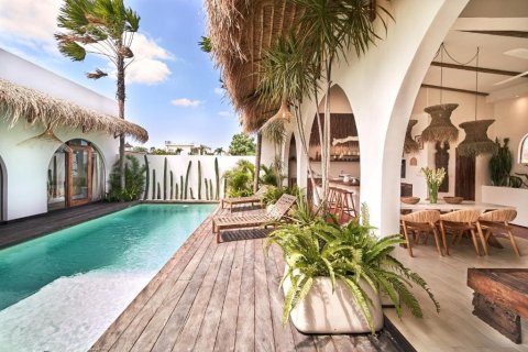 3 bedrooms Villa in Kerobokan, Badung, Indonesia No. 9284 2