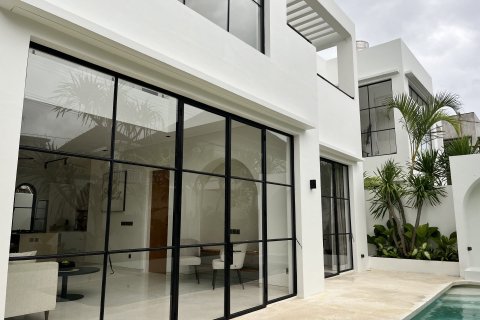 3 bedrooms Villa in Denpasar, Indonesia No. 8910