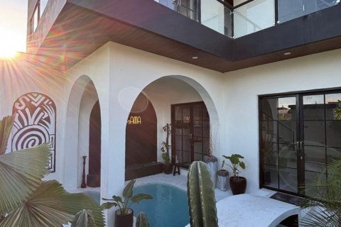 2 bedrooms Villa in Canggu, Badung, Indonesia No. 9066