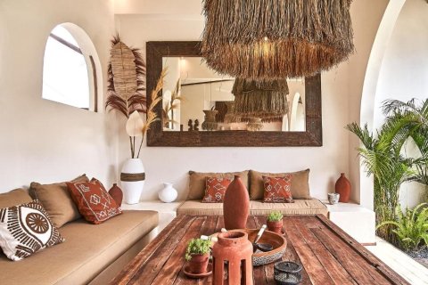 3 bedrooms Villa in Kerobokan, Badung, Indonesia No. 9284 14