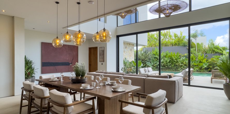 4 bedrooms Villa in Canggu, Badung, Indonesia No. 10044