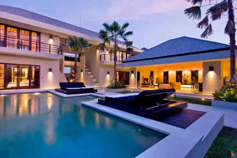 4 bedrooms Villa in Tibubeneng, Badung, Indonesia No. 10600