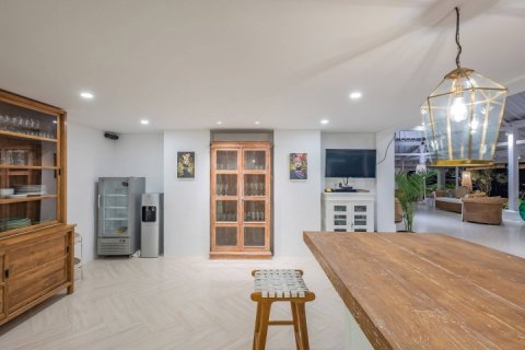Вилла с 4 спальнями в Южная Кута, Бадунг, Индонезия № 844 17