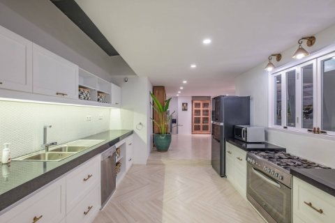Вилла с 4 спальнями в Южная Кута, Бадунг, Индонезия № 844 15