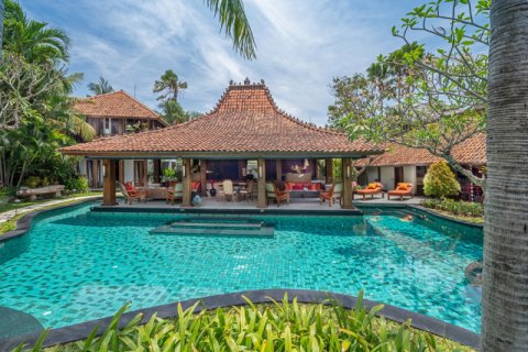 4 bedrooms Villa in Seminyak, Badung, Indonesia No. 738 1