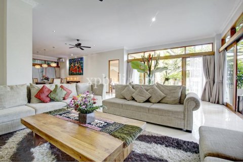 4 bedrooms Villa in Seminyak, Badung, Indonesia No. 145 3
