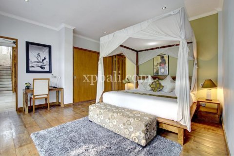 4 bedrooms Villa in Seminyak, Badung, Indonesia No. 145 9