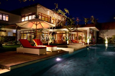 4 bedrooms Villa in Seminyak, Badung, Indonesia No. 145 10