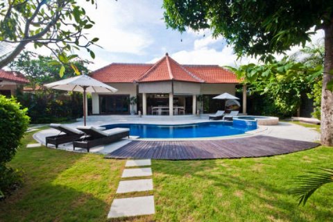 3 bedrooms Villa in Seminyak, Badung, Indonesia No. 1098 14