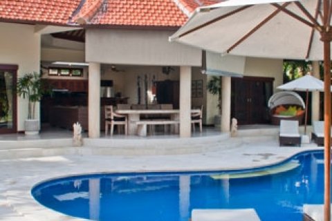 3 bedrooms Villa in Seminyak, Badung, Indonesia No. 1098 2