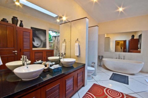3 bedrooms Villa in Seminyak, Badung, Indonesia No. 1098 4