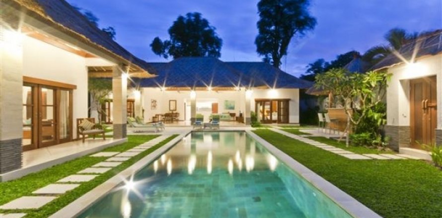 3 bedrooms Villa in Seminyak, Badung, Indonesia No. 1100