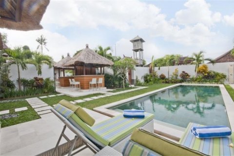 3 bedrooms Villa in Seminyak, Badung, Indonesia No. 1100 6