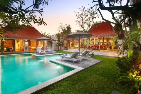 4 bedrooms Villa in Tibubeneng, Badung, Indonesia No. 10138