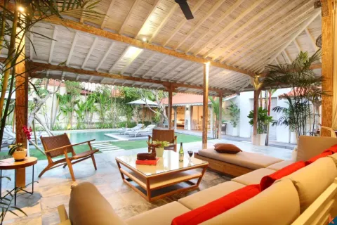 4 bedrooms Villa in Tibubeneng, Badung, Indonesia No. 10138 4