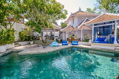 2 bedrooms Villa in Kerobokan, Badung, Indonesia No. 10678