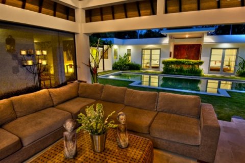 4 bedrooms Villa in Seminyak, Badung, Indonesia No. 1291 6