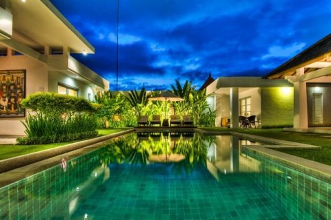4 bedrooms Villa in Seminyak, Badung, Indonesia No. 1291 2