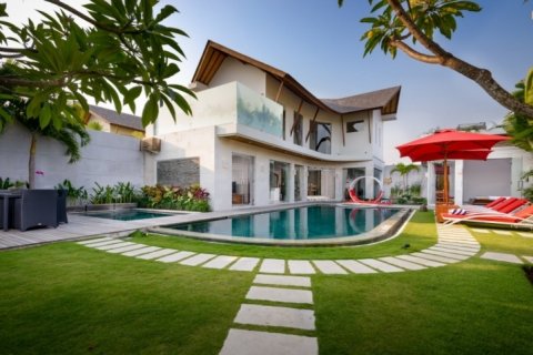 2 bedrooms Villa in Seminyak, Badung, Indonesia No. 1292 5