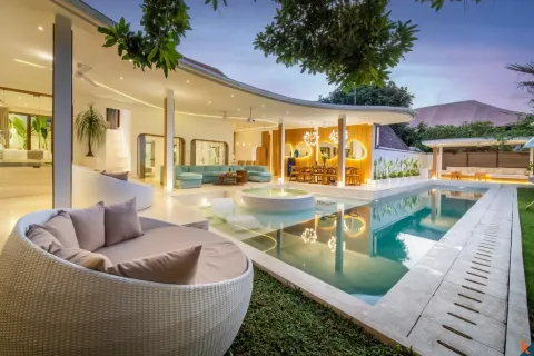 5 bedrooms Villa in Badung, Indonesia No. 10981 4