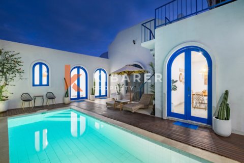 6 bedrooms Villa in Seminyak, Badung, Indonesia No. 13018 2