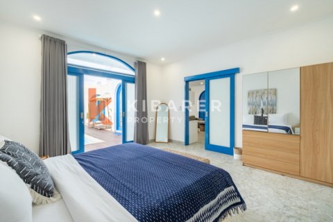 6 bedrooms Villa in Seminyak, Badung, Indonesia No. 13018 16