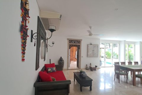Вилла с 4 спальнями в Легиан, Kuta, Бадунг, Индонезия № 9269 26
