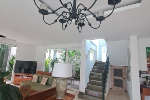 Вилла с 4 спальнями в Легиан, Kuta, Бадунг, Индонезия № 9269 24