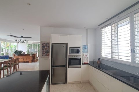 Вилла с 4 спальнями в Легиан, Kuta, Бадунг, Индонезия № 9269 25