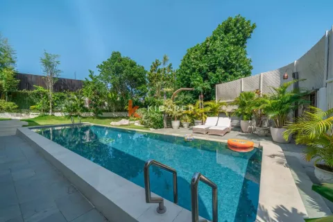 6 bedrooms Villa in Canggu, Badung, Indonesia No. 12784 2