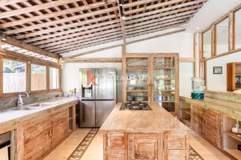 6 bedrooms Villa in Canggu, Badung, Indonesia No. 12784 10
