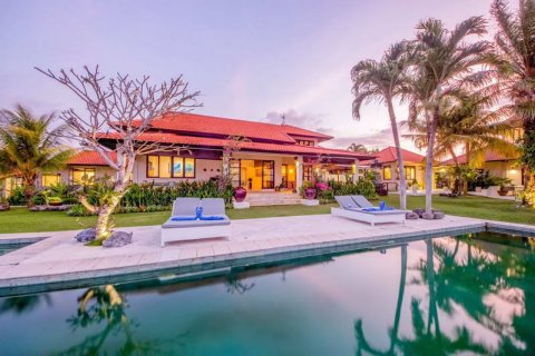 5 bedrooms Villa in South Kuta, Badung, Indonesia No. 7787