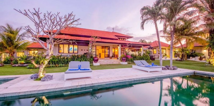 5 bedrooms Villa in South Kuta, Badung, Indonesia No. 7787