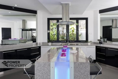5 bedrooms Villa in South Kuta, Badung, Indonesia No. 7786 17