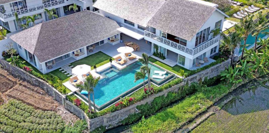 4 bedrooms Villa in Canggu, Badung, Indonesia No. 10850