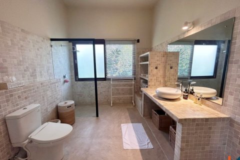 5 bedrooms Villa in Tibubeneng, Badung, Indonesia No. 11485 17