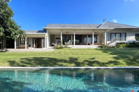 5 bedrooms Villa in Tibubeneng, Badung, Indonesia No. 11485