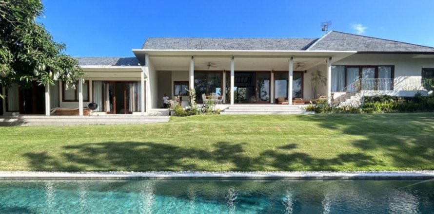 5 bedrooms Villa in Tibubeneng, Badung, Indonesia No. 11485