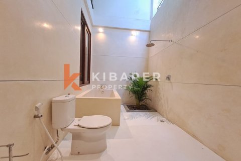 4 bedrooms Villa in Tibubeneng, Badung, Indonesia No. 12956 15