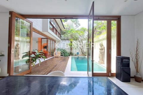 4 bedrooms Villa in Tibubeneng, Badung, Indonesia No. 12956 5