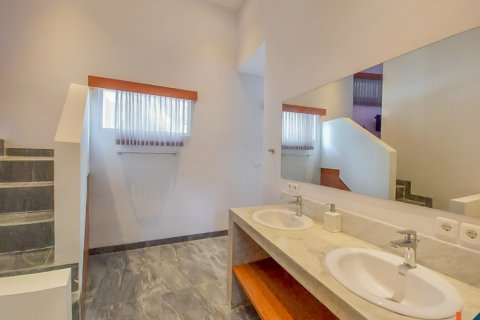 4 bedrooms Villa in Badung, Indonesia No. 11005 28