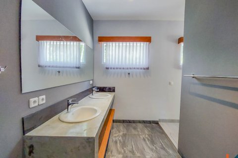 4 bedrooms Villa in Badung, Indonesia No. 11005 16
