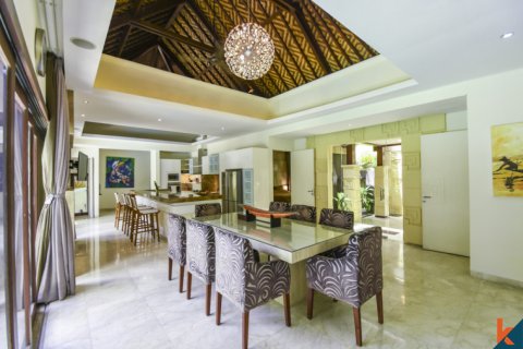 4 bedrooms Villa in Kerobokan, Badung, Indonesia No. 11291 2