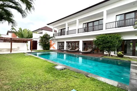 4 bedrooms Villa in Canggu, Badung, Indonesia No. 12351