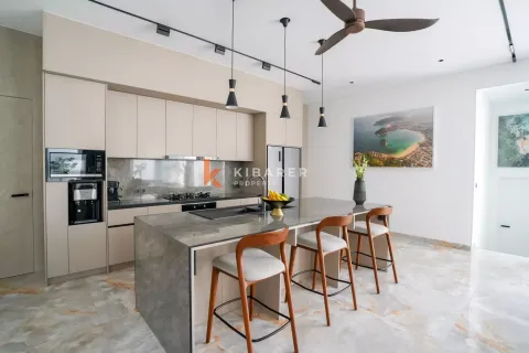 5 bedrooms Villa in Canggu, Badung, Indonesia No. 11776 5