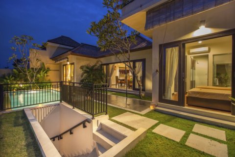 2 bedrooms Villa in South Kuta, Badung, Indonesia No. 1660 2