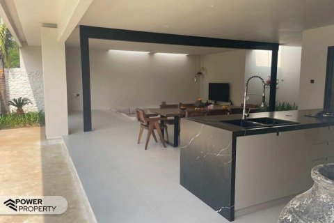 3 bedrooms Villa in South Kuta, Badung, Indonesia No. 8662 12