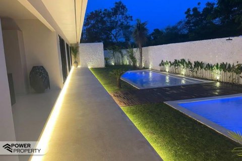 3 bedrooms Villa in South Kuta, Badung, Indonesia No. 8662