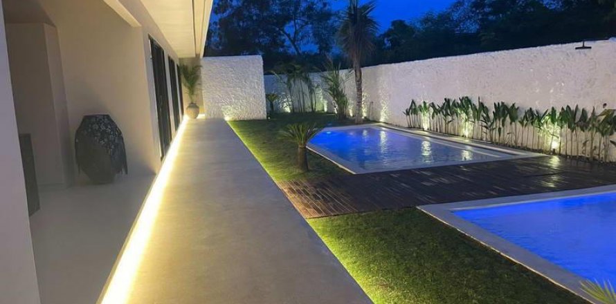 3 bedrooms Villa in South Kuta, Badung, Indonesia No. 8662