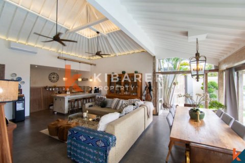 4 bedrooms Villa in Kerobokan, Badung, Indonesia No. 12535 2